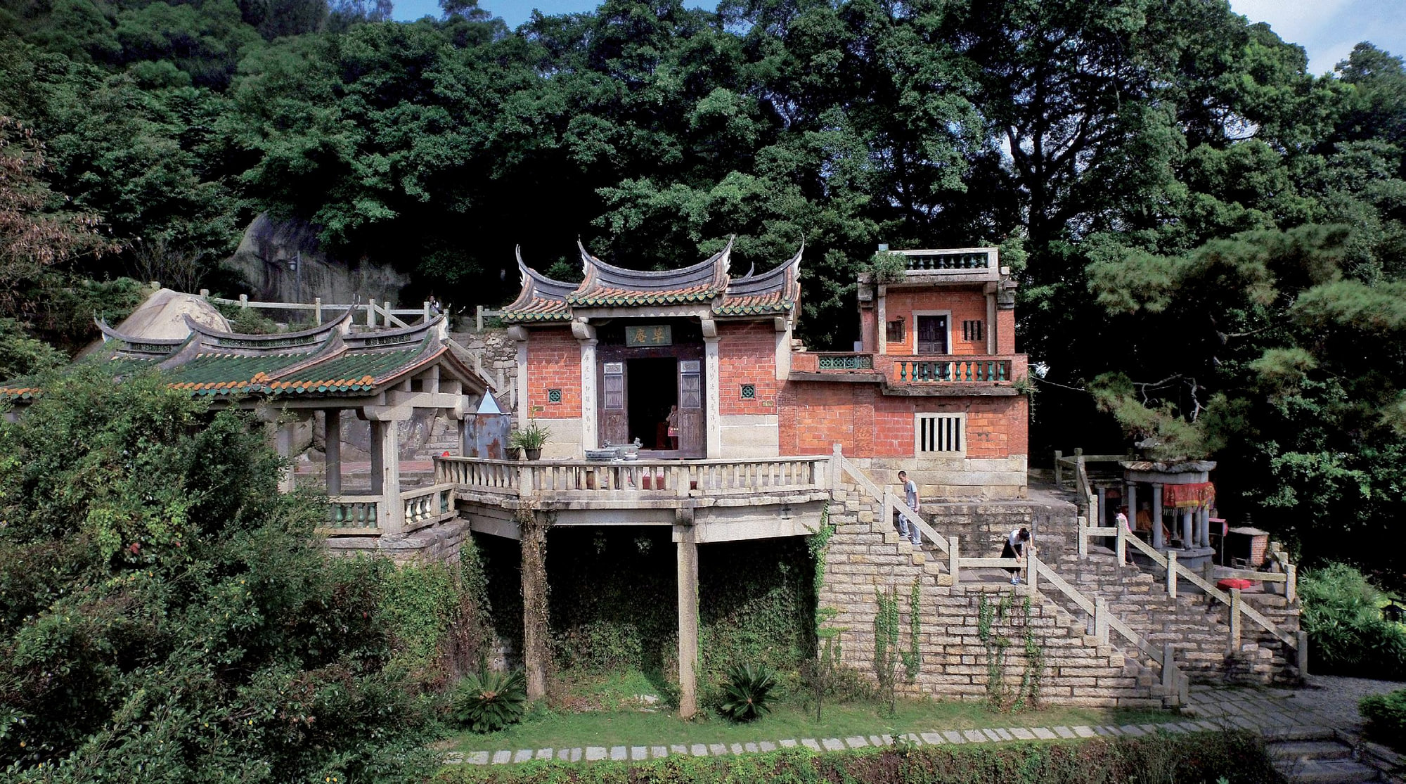 Cao'an Temple set against the wooded hillside in Jinjiang