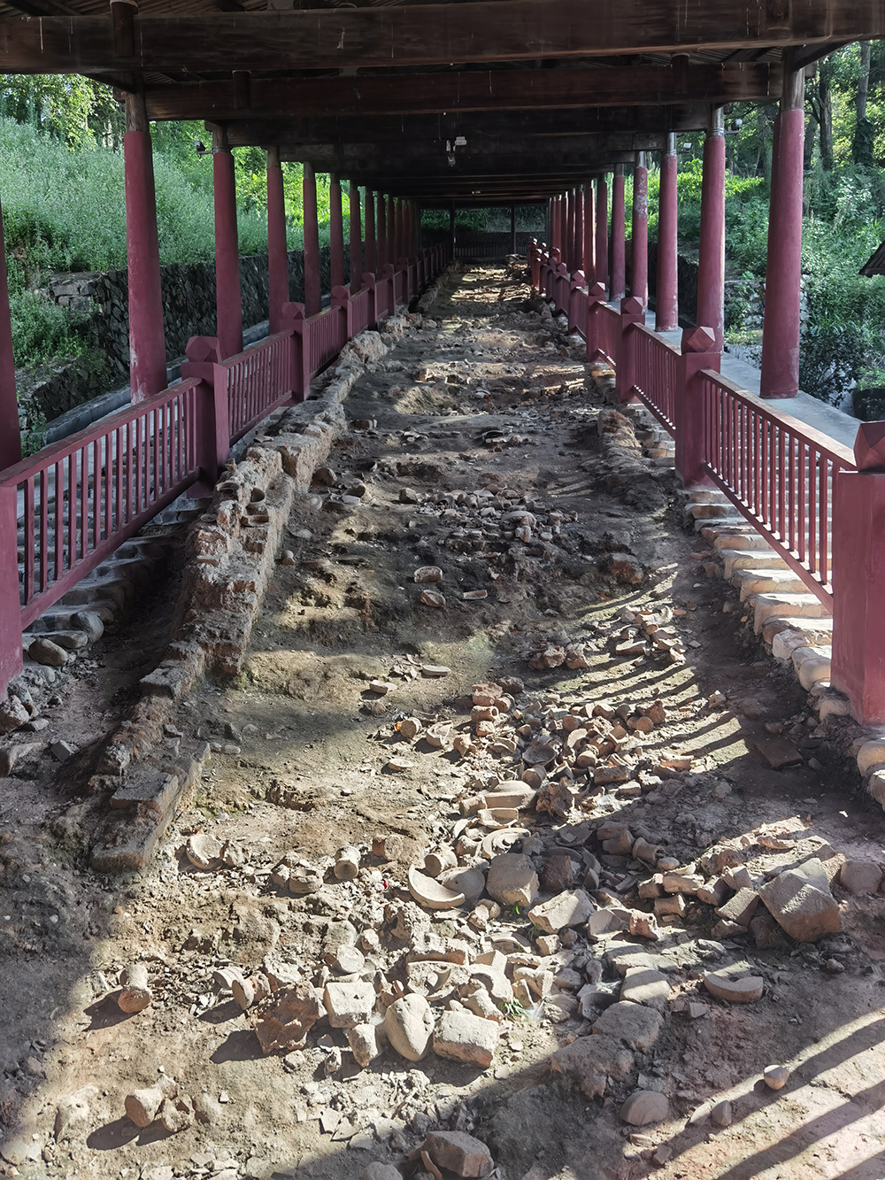 Protected kiln remains and ceramic fragments at a historic Dehua kiln site